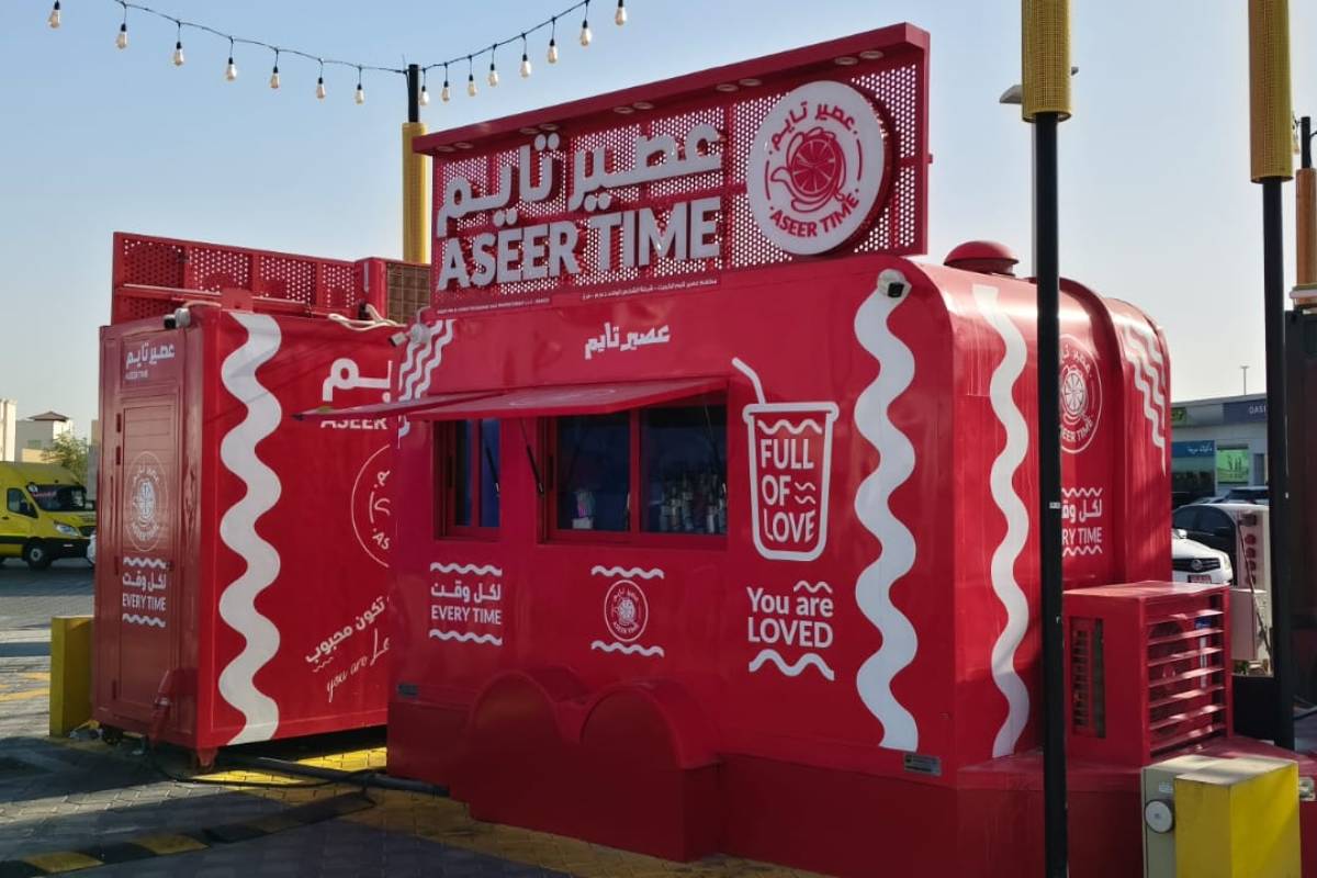 3D signboard frontlit integration with food truck
