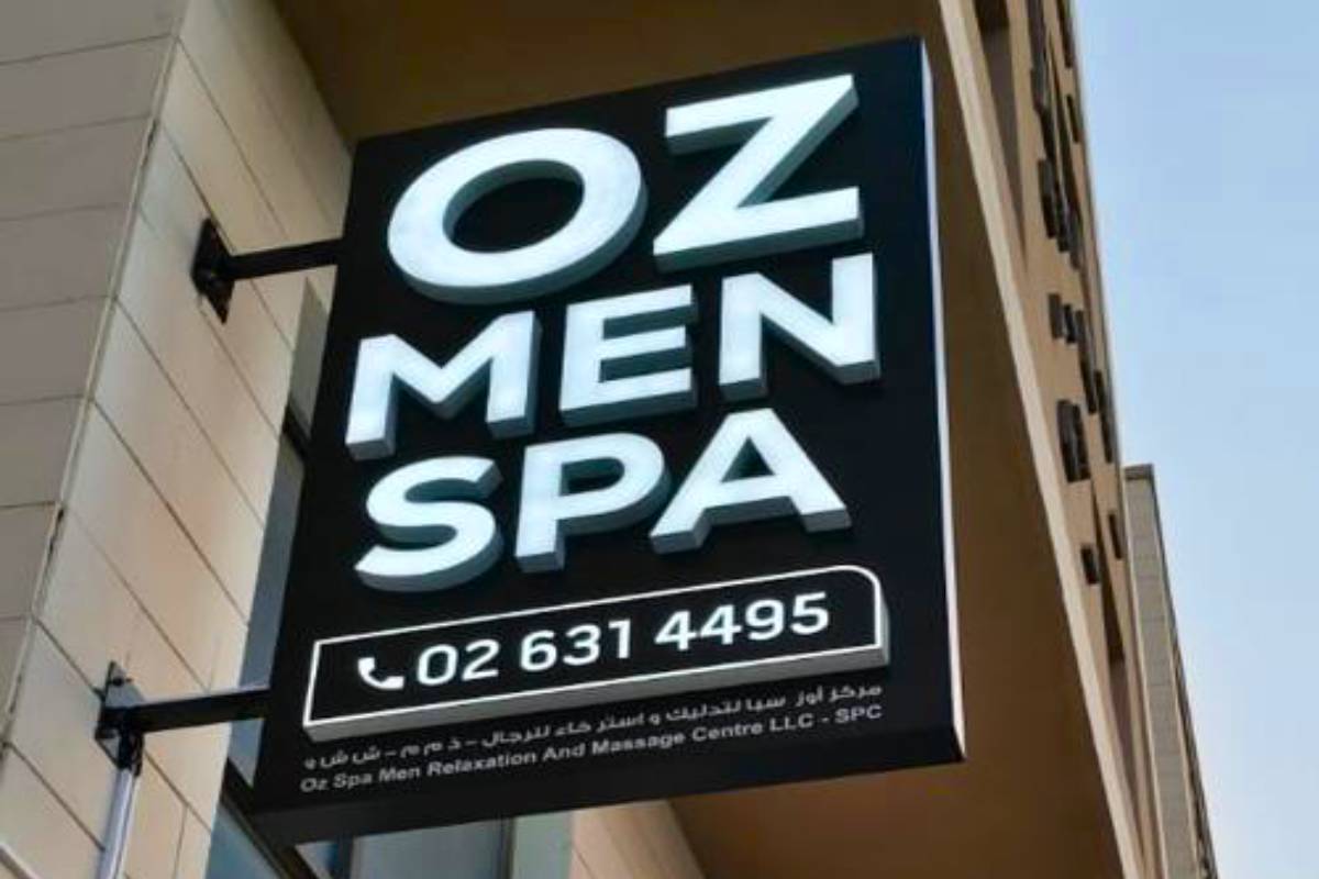 Rectangular shape blade sign with illuminated 3D letter