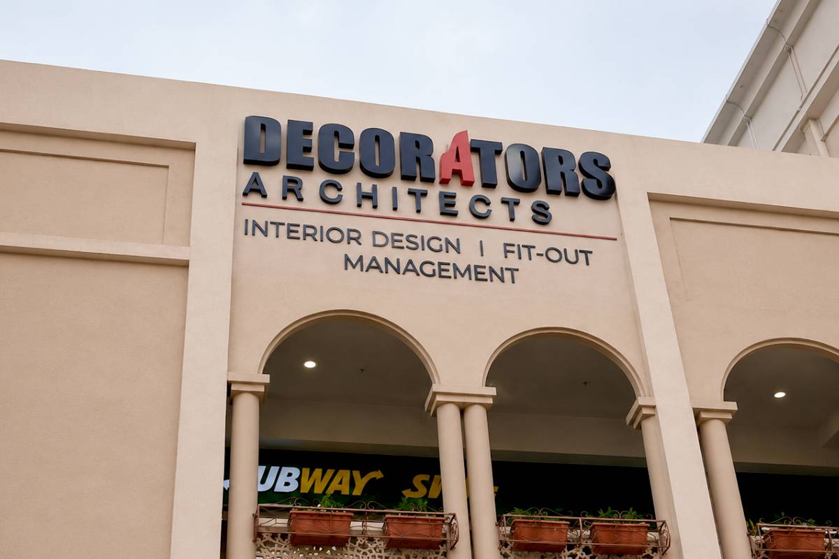 Facade Signage for Long-Distance Skyline Navigation (1)