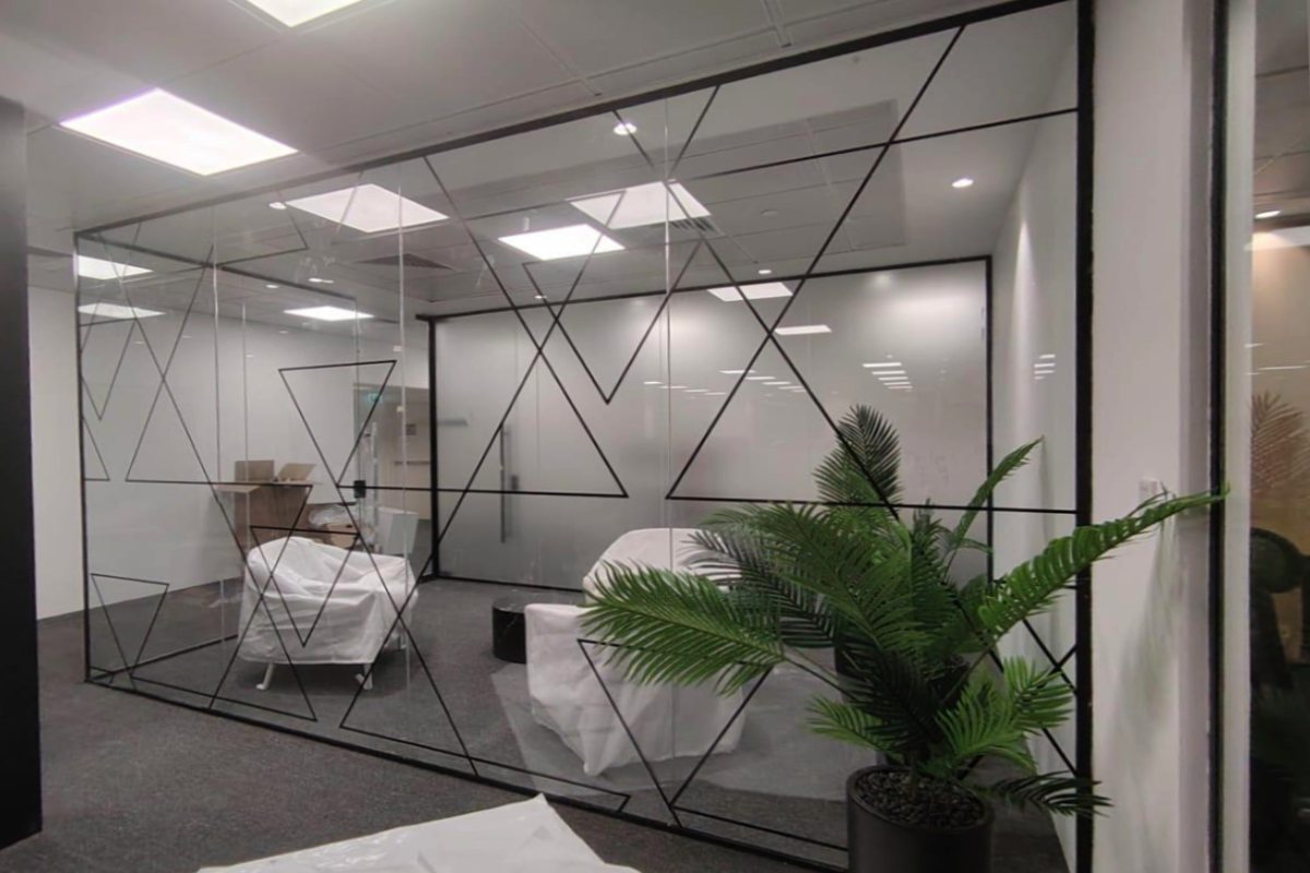 geometric-pattern-printed-frosted-glass-stickers-for-office-partitions-zutari-abu-dhabi