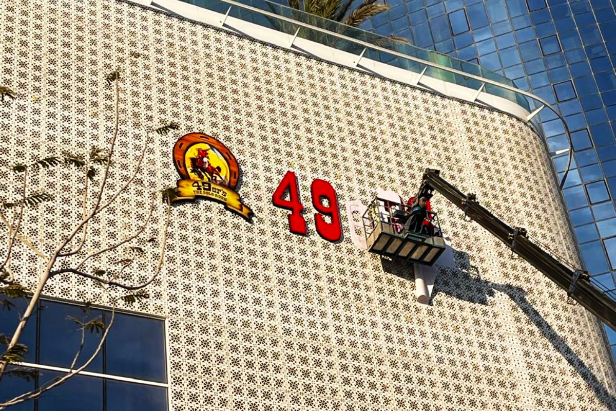 installation progress of building facade sign by Al Reem Island Abu Dhabi