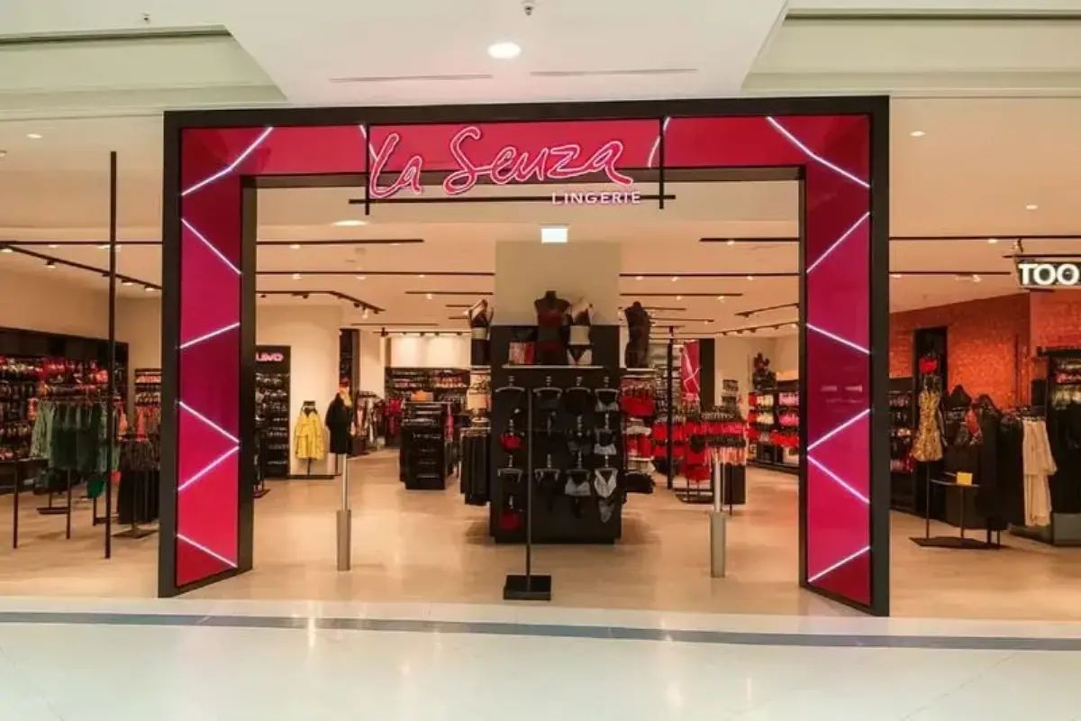 inside mall shopfront signage fabrication and installation